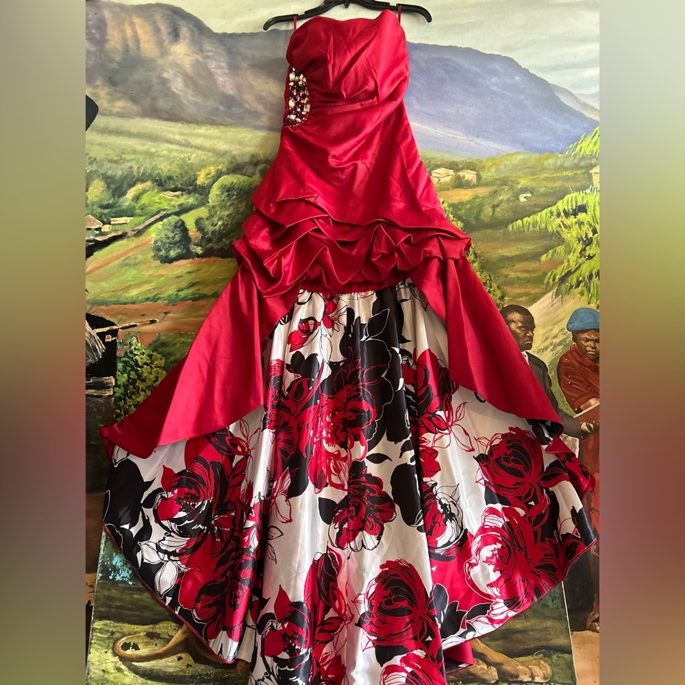 Jump Strapless Red and Black Floral Dress